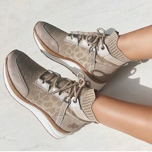 OTBT Women's Hybrid High Top Sneaker